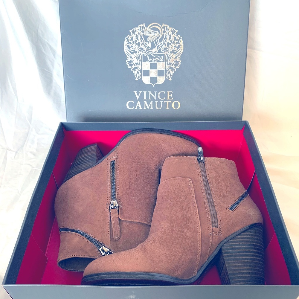 NWOT! Vince Camuto Brown Suede Booties 8.5